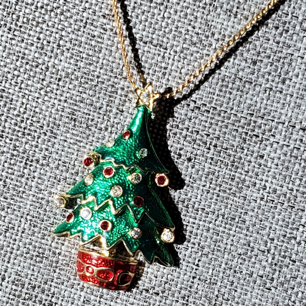 Vintage goldtone enamel and rhinestone Christmas tree pendant necklace winter - Picture 5 of 10